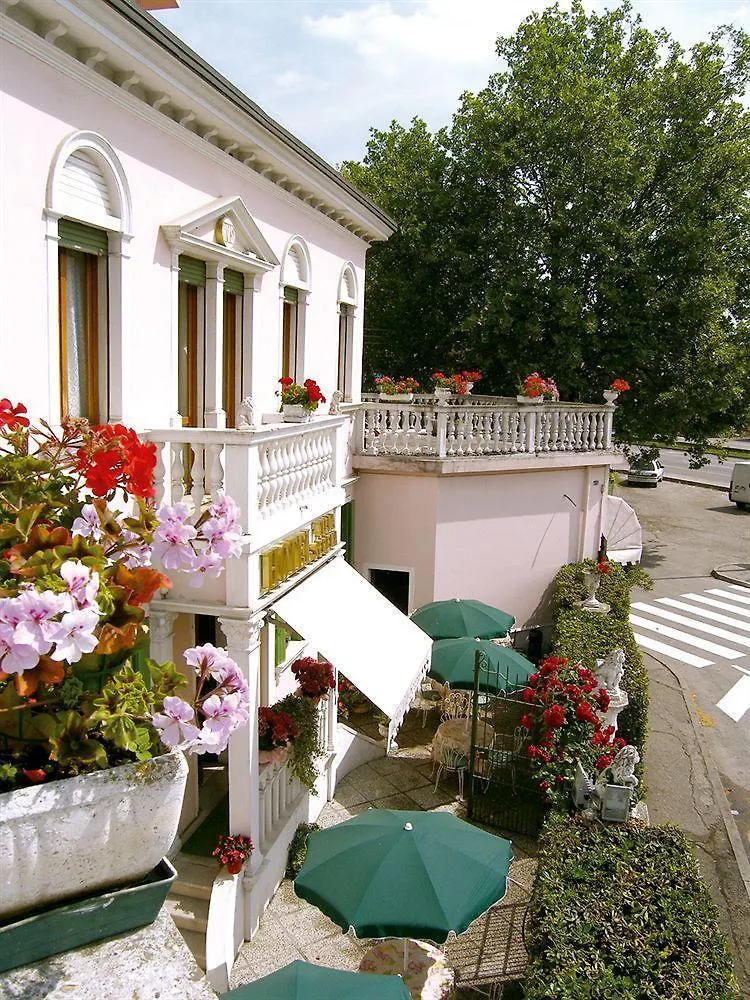 Hotel Villa Serena Маргера