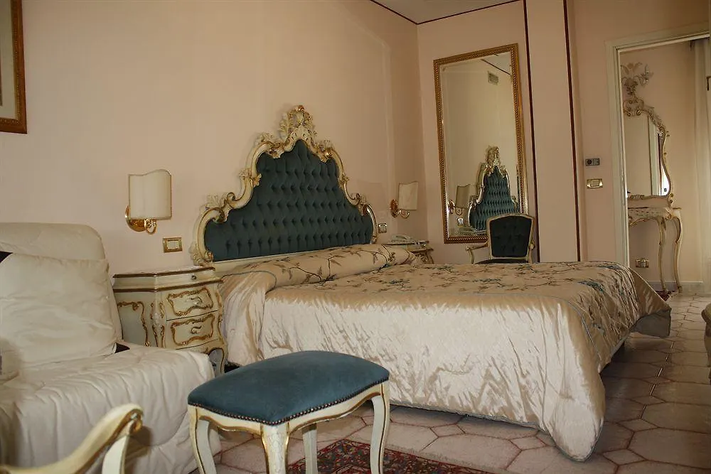 ***  Hotel Villa Serena Маргера Италия