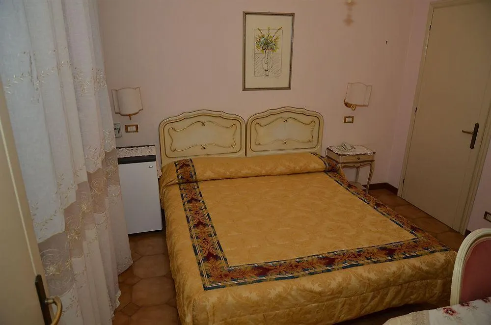 Hotel Villa Serena Маргера